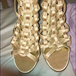 🆕 ZIGI SOHO Bandage Style Pumps